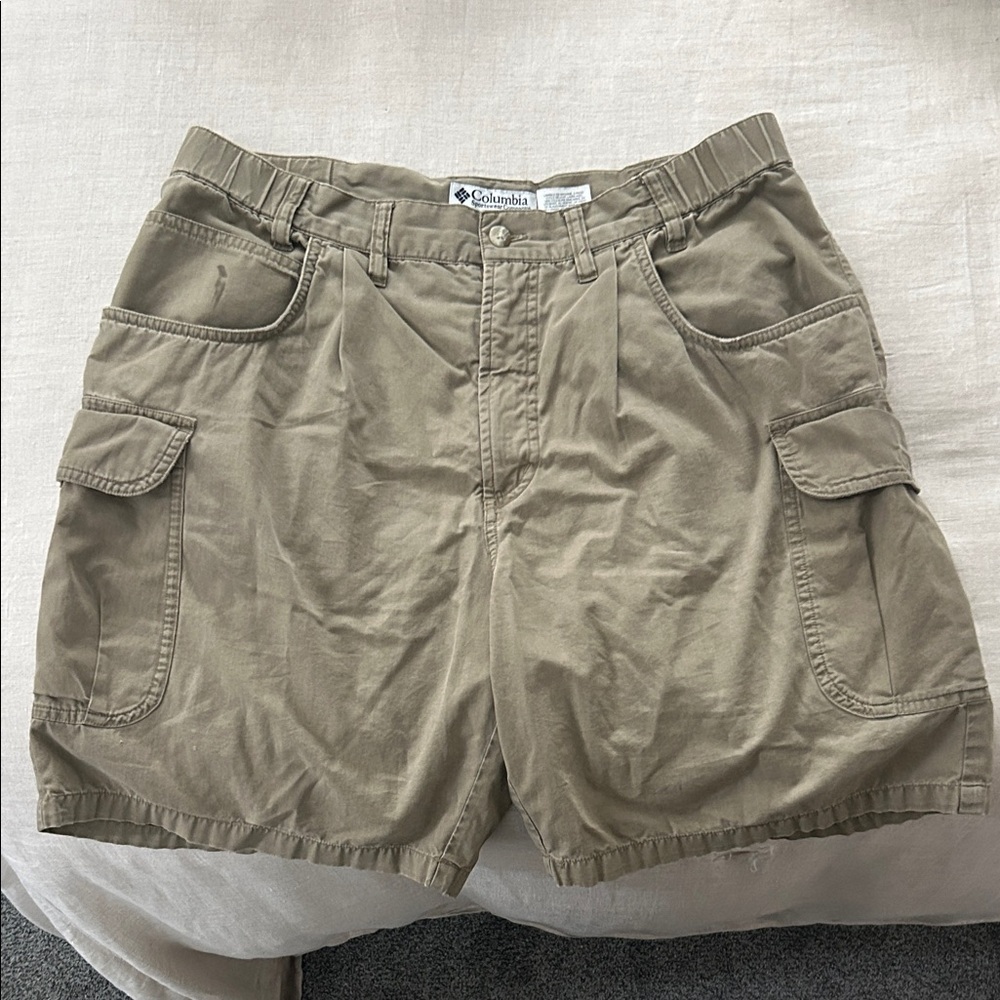 Columbia Men's Khaki Cargo Shorts